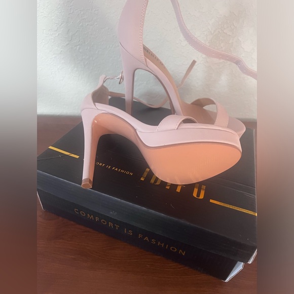 Brand new Nude heels - Picture 2 of 8